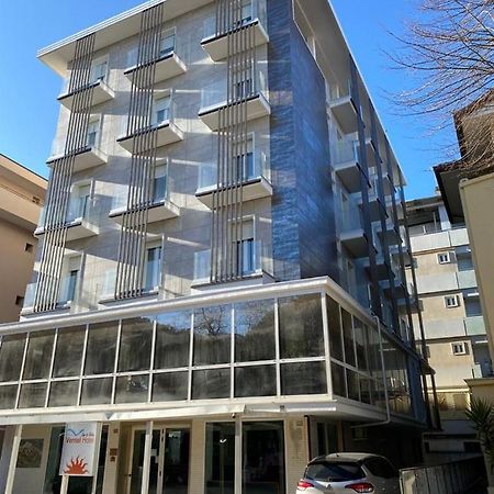 Hotel Vernel Rimini Eksteriør billede