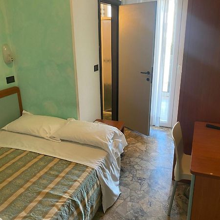 Hotel Vernel Rimini Eksteriør billede