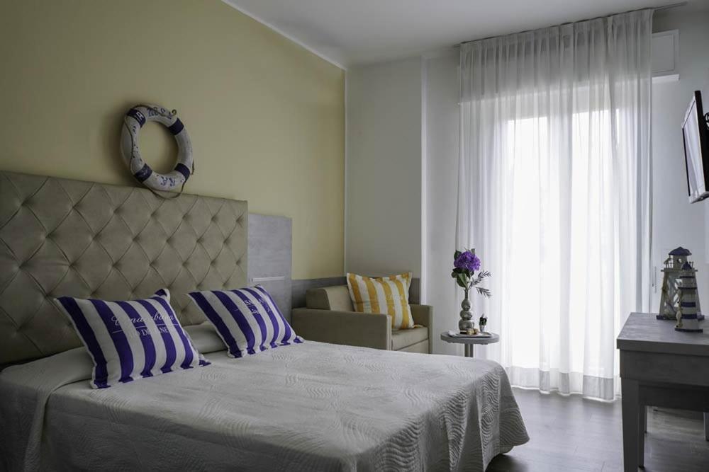 Hotel Vernel Rimini Eksteriør billede