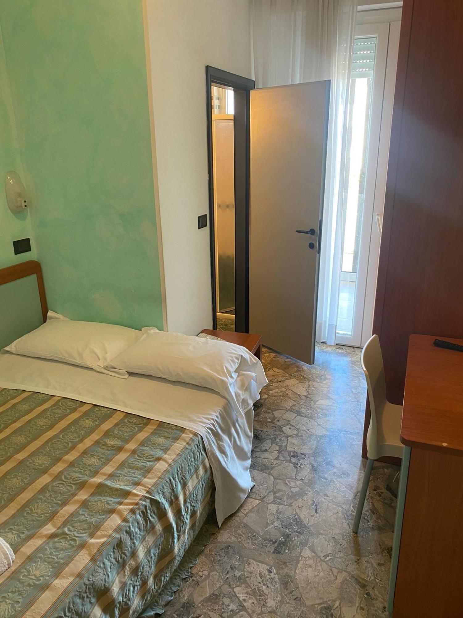Hotel Vernel Rimini Eksteriør billede