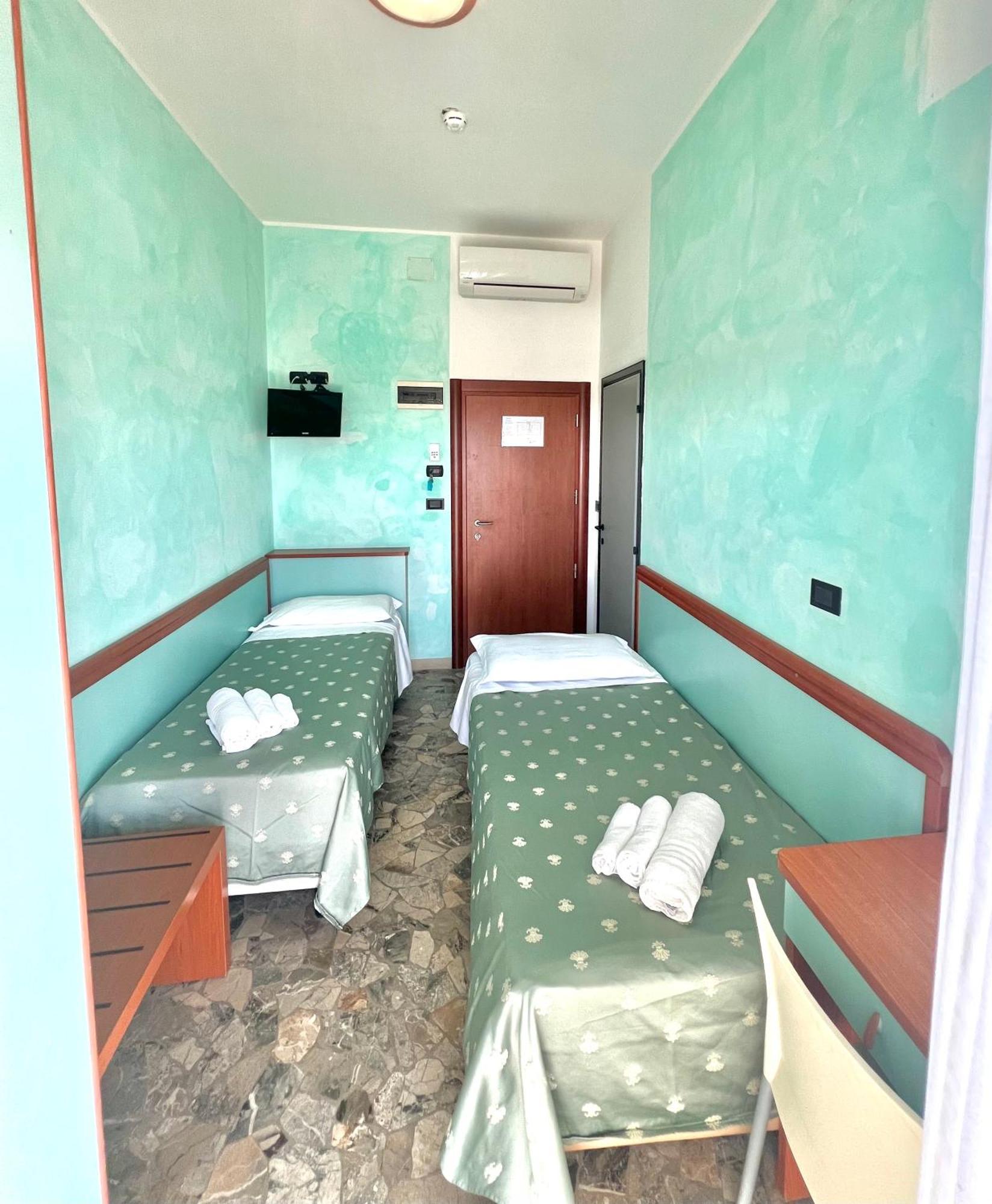 Hotel Vernel Rimini Eksteriør billede