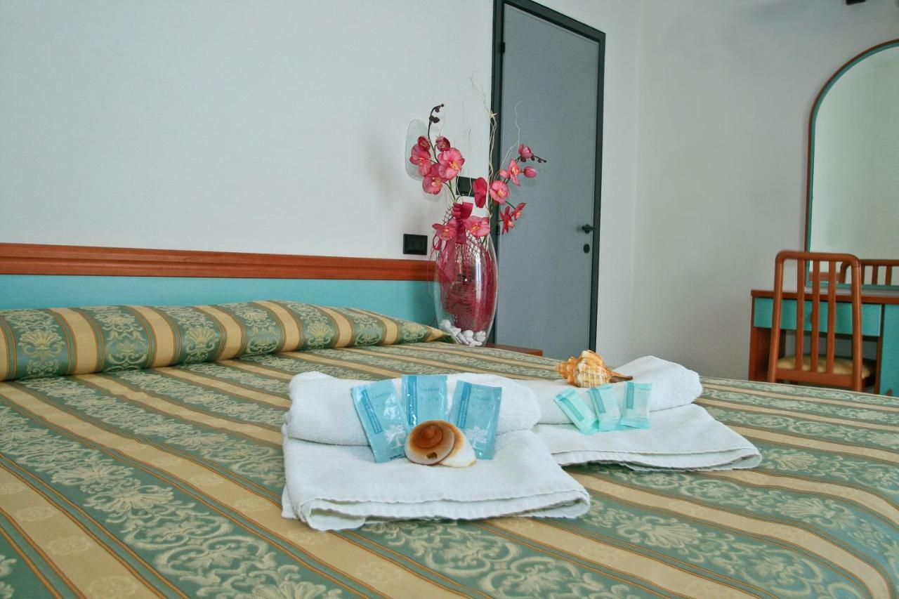 Hotel Vernel Rimini Eksteriør billede