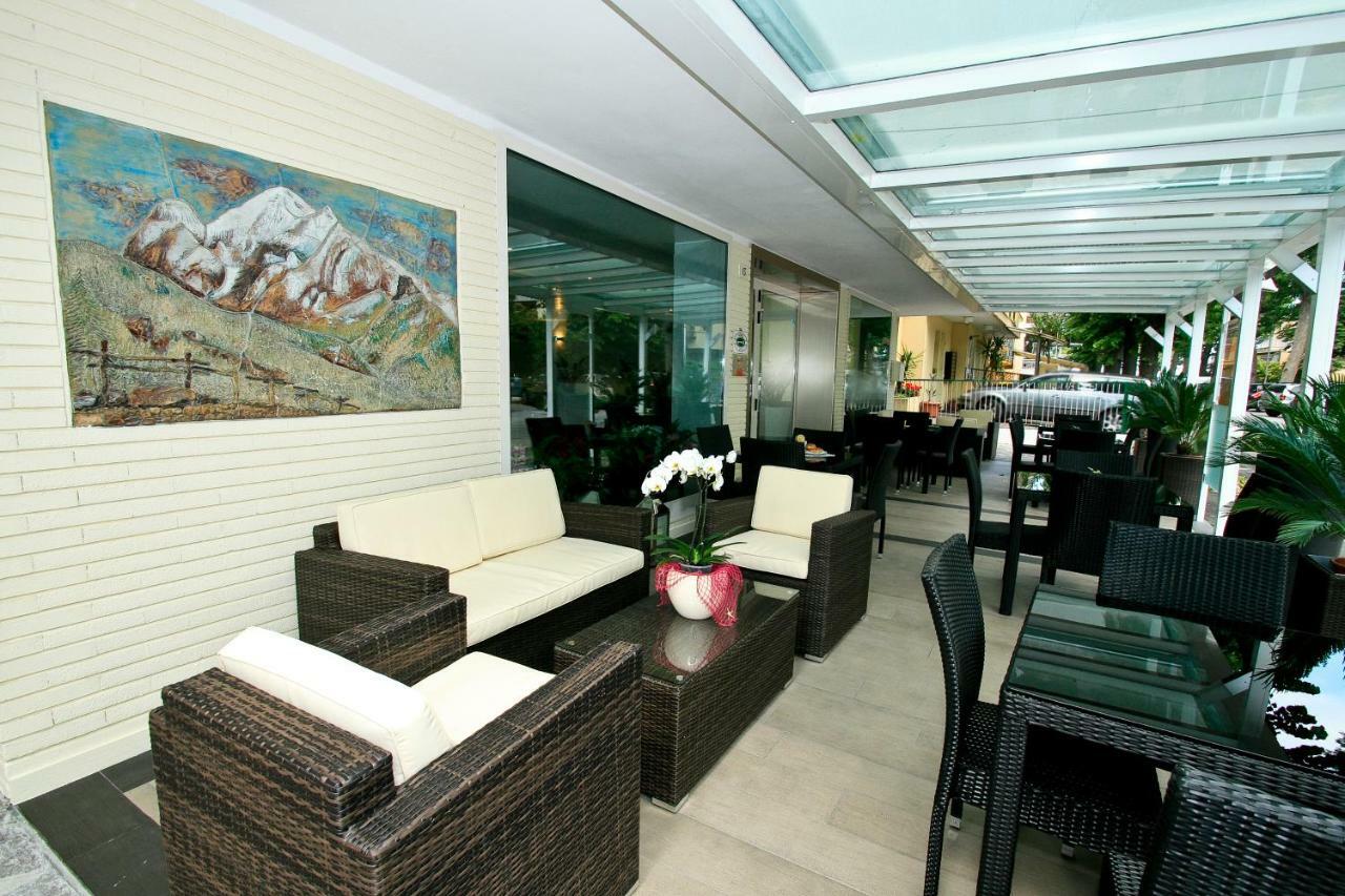 Hotel Vernel Rimini Eksteriør billede