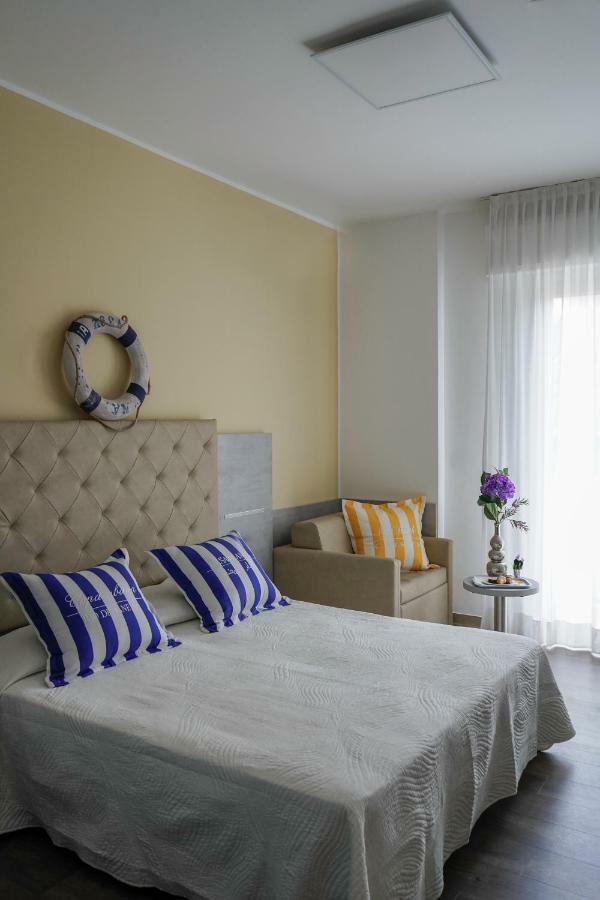 Hotel Vernel Rimini Eksteriør billede